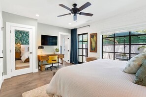 1 bedroom, desk, iron/ironing board, WiFi - Peaceful Luxury king suite w/full kitchen and Laundry (Tucson)