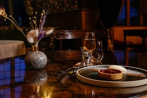 Lunch and dinner served  - The Highfield House (Driffield)