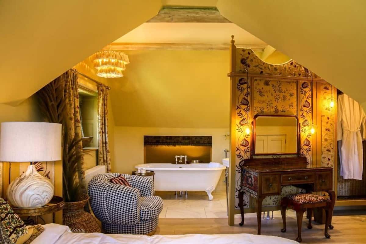 Junior suite, uitzicht op tuin | 1 slaapkamer, lakens van Egyptisch katoen, luxe beddengoed