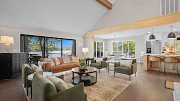 Smart TV, fireplace, table tennis