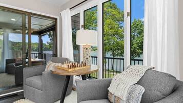 Smart TV, fireplace, table tennis