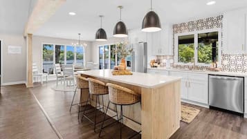 冰箱、微波炉、烤箱、炉灶