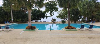 Luxury Modern 2 Bedrooms 2.5 Bathrooms, sleep 6