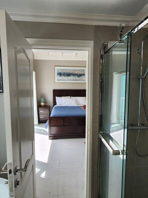 2 間睡房、房內夾萬、熨斗/熨衫板、免費 Wi-Fi