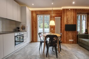 Kühlschrank, Mikrowelle, Ofen, Geschirrspüler