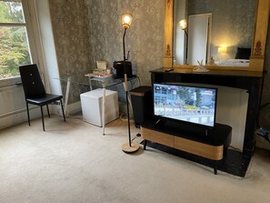 Deluxe-Zimmer | Bügeleisen/Bügelbrett, kostenloses WLAN, Bettwäsche