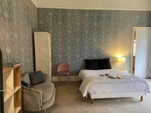 Deluxe-Zimmer | Bügeleisen/Bügelbrett, kostenloses WLAN, Bettwäsche