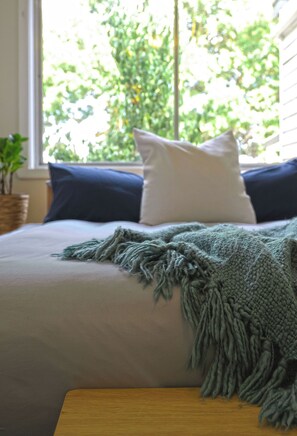 4 bedrooms, iron/ironing board, free WiFi, bed sheets