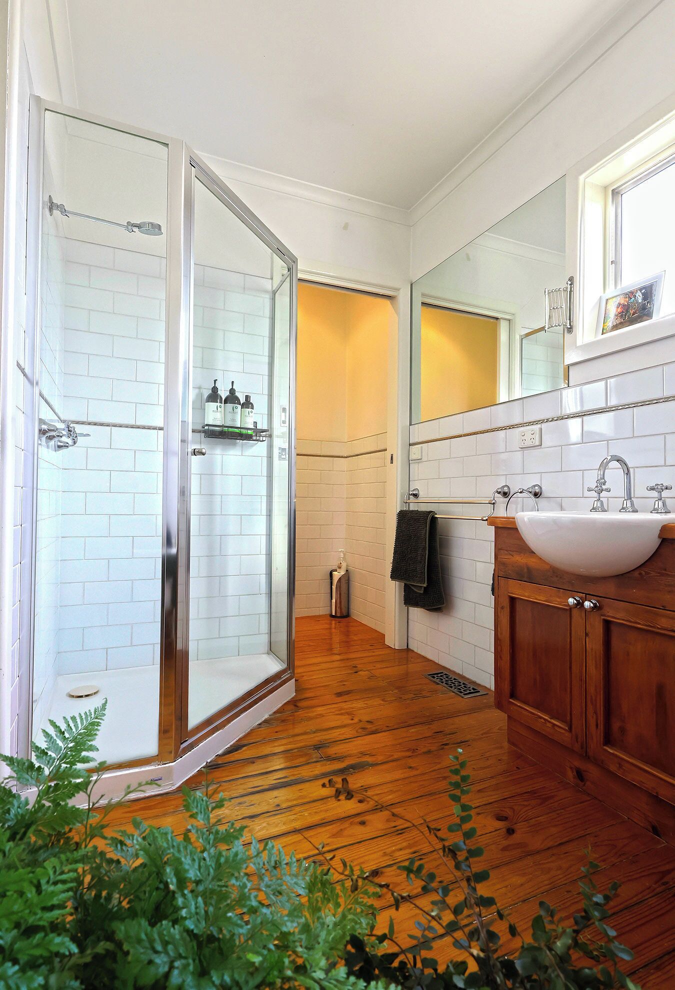 Badewanne, Haartrockner, Handtücher, Seife