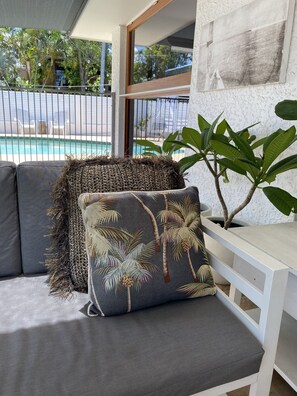 Property grounds - 600m walk to Beach, Family Entertainer+ Aircon + Pool + Pizza oven (Maroochydore)