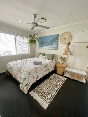 4 bedrooms, desk, iron/ironing board, free WiFi