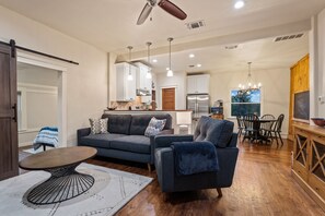 Smart TV, fireplace