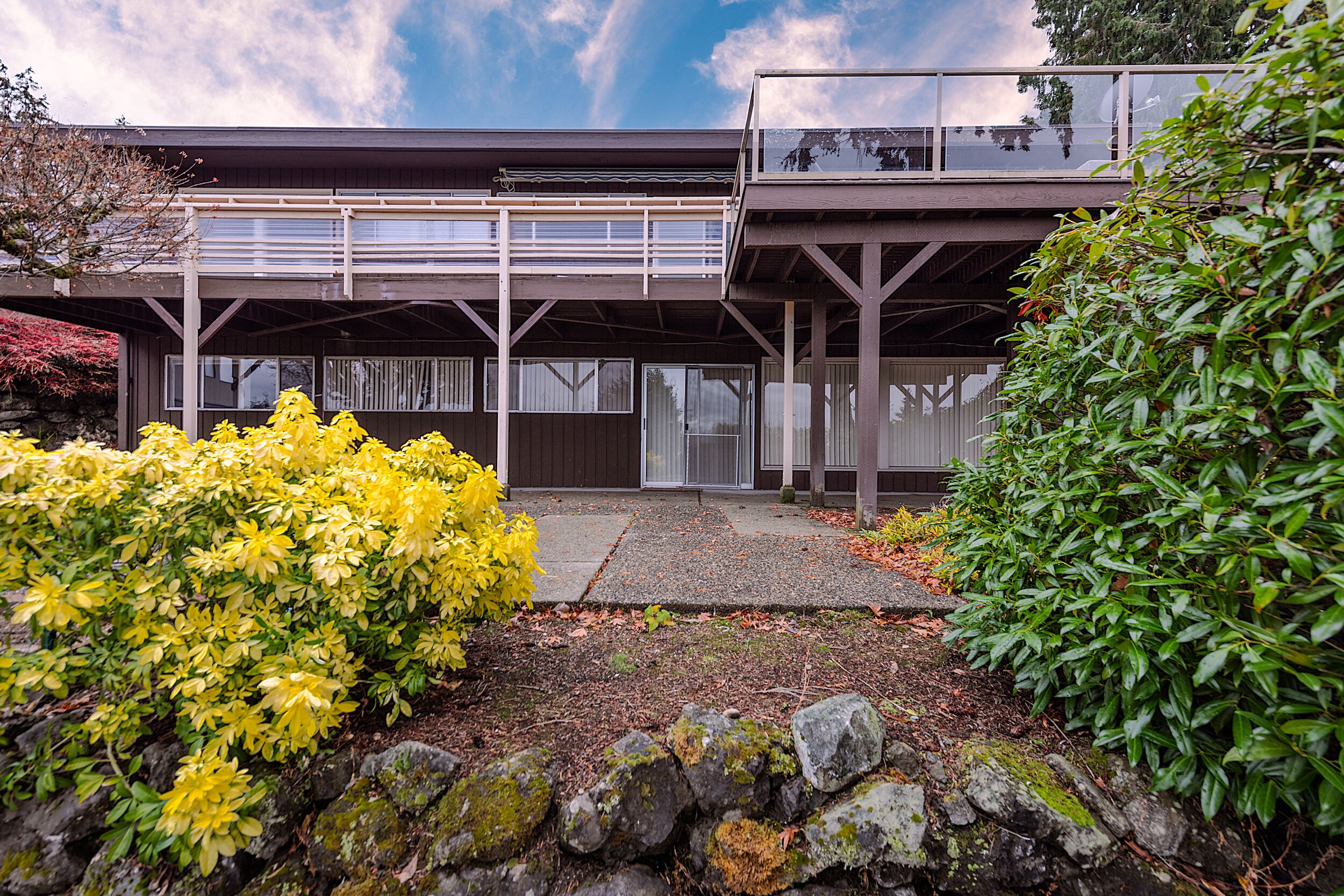 Newly Renovated Kirkland Oasis