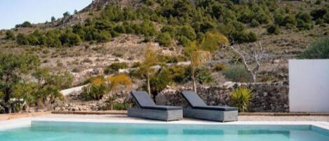 室外游泳池,恒温泳池