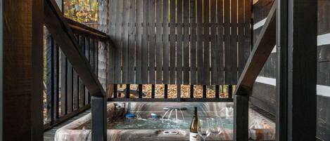 Bañera de hidromasaje al aire libre