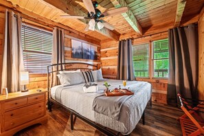 3 عدّة غرف نوم ومكواة/لوح كي وواي فاي مجانًا وملاءات أسرّة