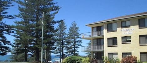 المنشأة من الخارج