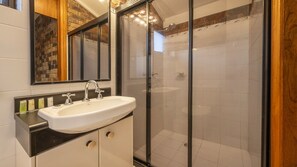 Ensemble baignoire-douche