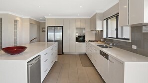 Microwave, oven, stovetop, dishwasher - Alcheringa - Lifestyle Yamba (YAMBA)