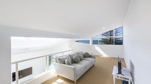 TV - Blue Pacific 4 - Lifestyle Yamba (YAMBA)