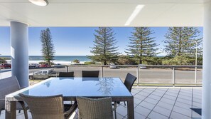 Outdoor dining - Blue Pacific 4 - Lifestyle Yamba (YAMBA)
