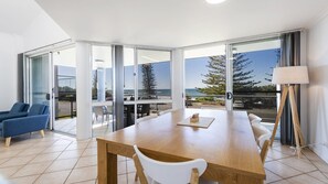 Dining - Blue Pacific 4 - Lifestyle Yamba (YAMBA)