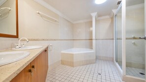 Combined shower/bathtub - Breakers Block 1 Unit 11 - Lifestyle Yamba (YAMBA)