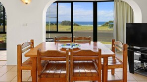 Dining - Edgewater 2 - Lifestyle Yamba (YAMBA)