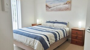 2 bedrooms, iron/ironing board, WiFi - Breakers Block 1 Unit 2 - Lifestyle Yamba (YAMBA)