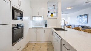 Microwave, oven, stovetop, dishwasher - Breakers Block 2 Unit 8 - Lifestyle Yamba (YAMBA)