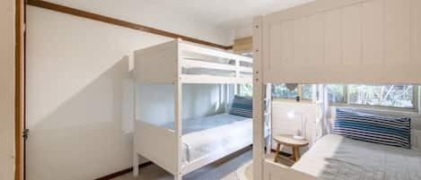 4 bedrooms, WiFi, bed sheets