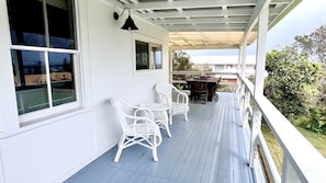 Outdoor dining - Leightons Cottage - Lifestyle Yamba (YAMBA)