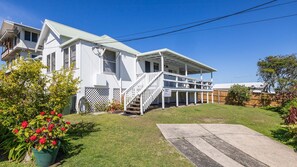 Unclassified image, 3 of 28, button - Leightons Cottage - Lifestyle Yamba (YAMBA)
