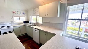 Mikrowelle, Ofen, Herdplatte, Geschirrspüler