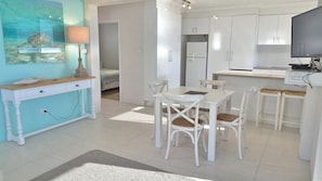 Dining - Craigmore On The Beach Unit 12 - Lifestyle Yamba (YAMBA)