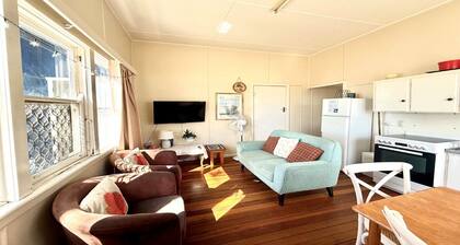 Twin Dolphins 2, 2/18 Clarence St