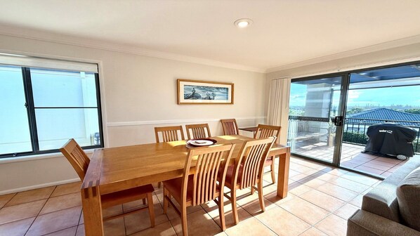 Dining - Meridian 5 - Lifestyle Yamba (YAMBA)
