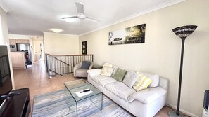 TV - Breakers Block 5 Unit 3 - Lifestyle Yamba (YAMBA)