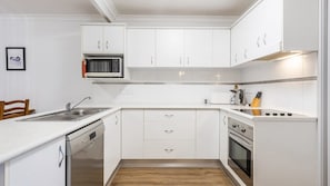 Micro-ondes, four, plaque de cuisson