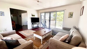 TV - Brackley Hatch - Lifestyle Yamba (YAMBA)