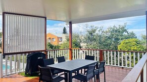 Outdoor dining - Brackley Hatch - Lifestyle Yamba (YAMBA)