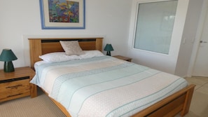 3 bedrooms, bed sheets