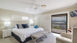 5 bedrooms, free WiFi, bed sheets