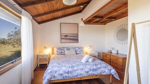 2 bedrooms, internet, bed sheets