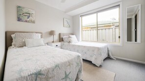 4 bedrooms, free WiFi - Yamba Family Seascape offers sanctuary to relax and unwind after a busy day at the beach, shopping o (YAMBA)