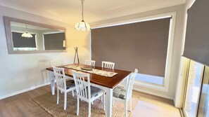 Dining - Yamba Family Seascape offers sanctuary to relax and unwind after a busy day at the beach, shopping o (YAMBA)