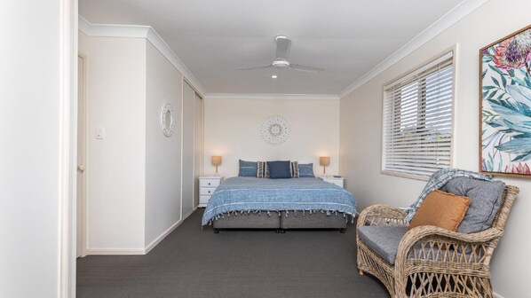 3 bedrooms, iron/ironing board, WiFi, bed sheets