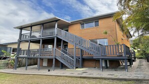 A multi-story building with a balcony and a staircase. - The Perch - Lifestyle Yamba (YAMBA)