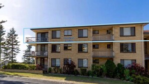 Exterior - Flinders Lodge Unit 5 - Lifestyle Yamba (YAMBA)
