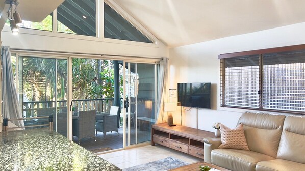 TV - Angourie Ocean Paradise - Lifestyle Yamba (ANGOURIE)